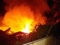 Damkar Kesulitan Akses Menuju Lokasi, 4 Rumah Warga Kelurahan Gogagoman Ludes Terbakar