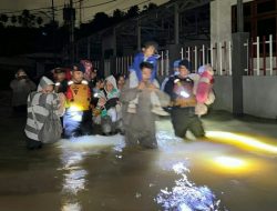 250 Personel Gabungan Polda Sulut dan Polresta Manado Evakuasi Warga Terdampak Banjir dan Tanah Longsor